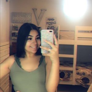 Meet your Posher, Viviana